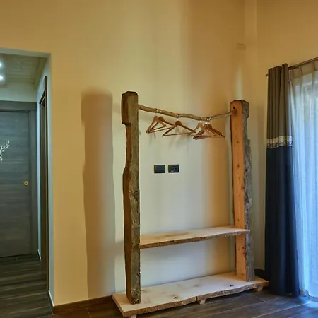 לינה וארוחת בוקר Piodahaus Piedilago